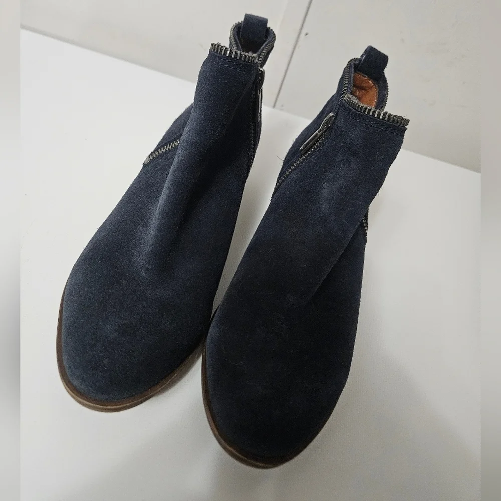 Lucky Brand Navy Blue Suede Booties!